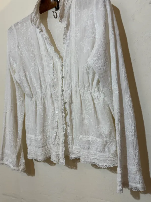 Saquito bordado blanco