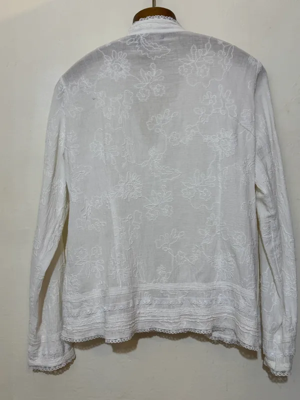 Saquito bordado blanco