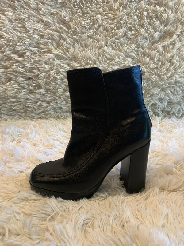 Botin cuero negro