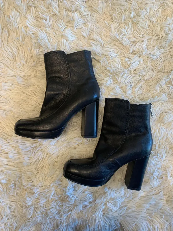 Botin cuero negro