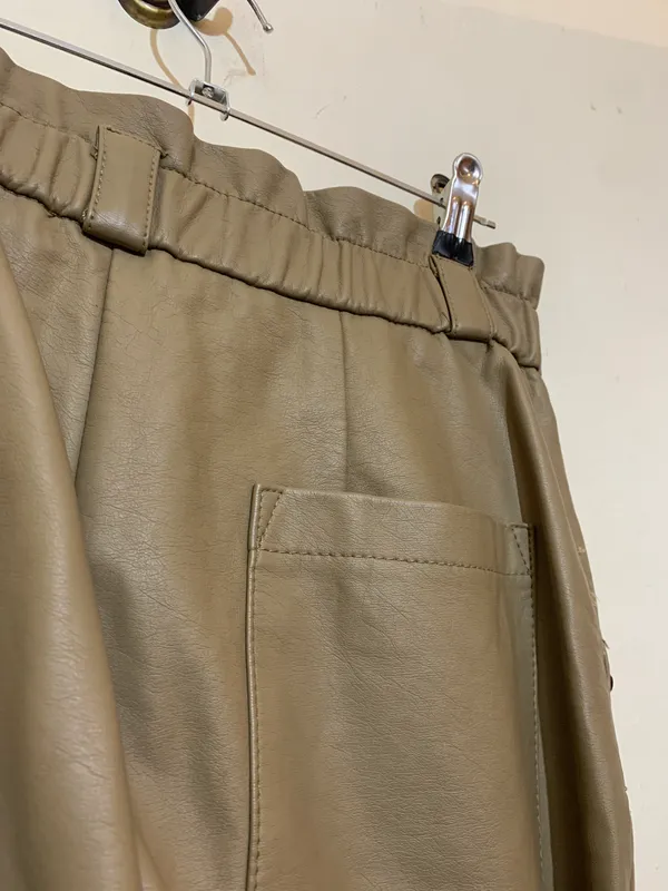 Pantalon barrel eco cuero