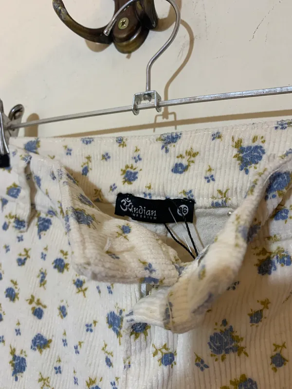 Pantalon estampado de pana