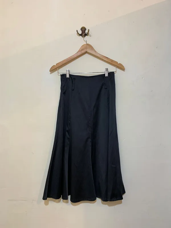 Pollera negra raso