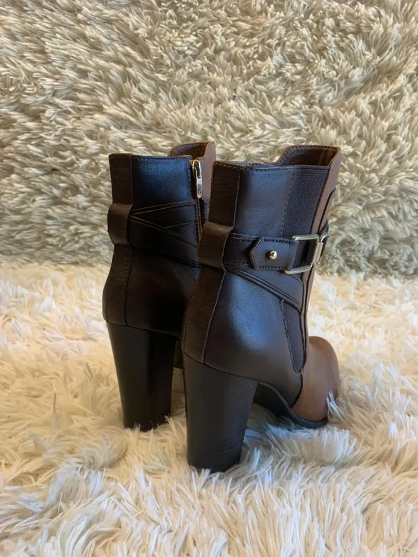 Botines de taco cuero