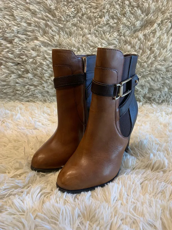 Botines de taco cuero