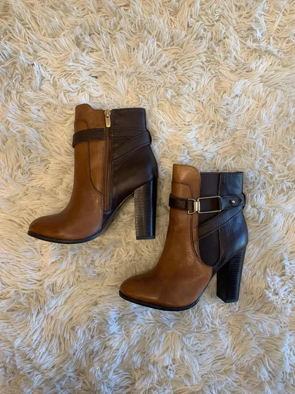 Botines de taco cuero