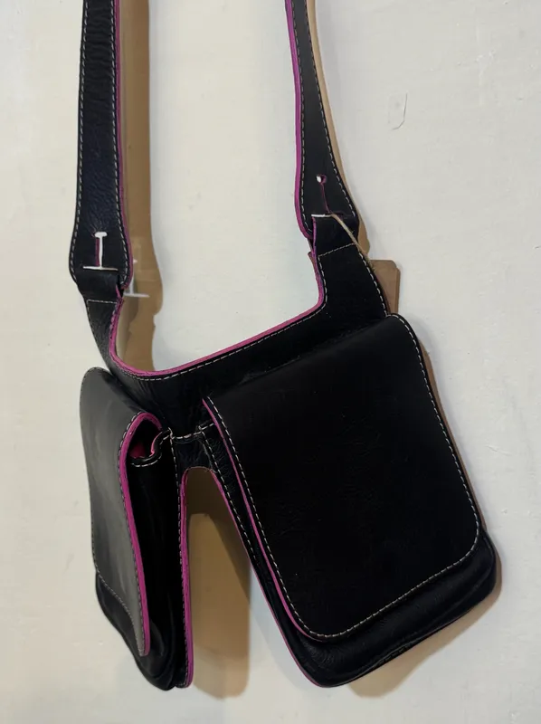 Morral de cuero negro