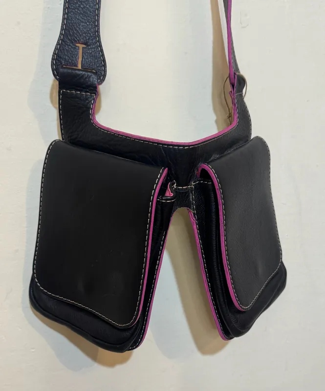 Morral de cuero negro
