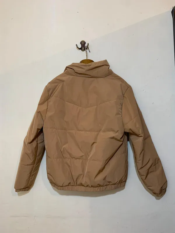 Campera puffer marrón