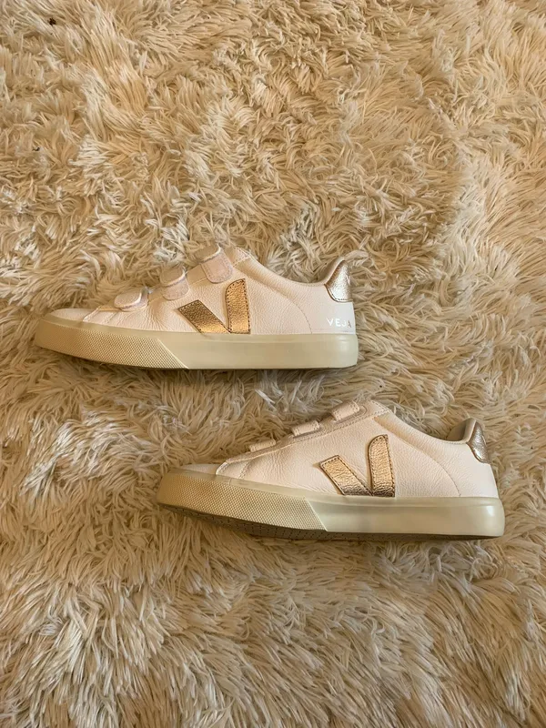 Championes de cuero blanco