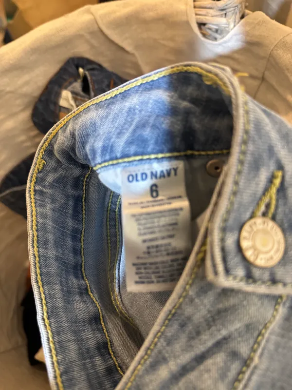 Jean con rotura OLD NAVY