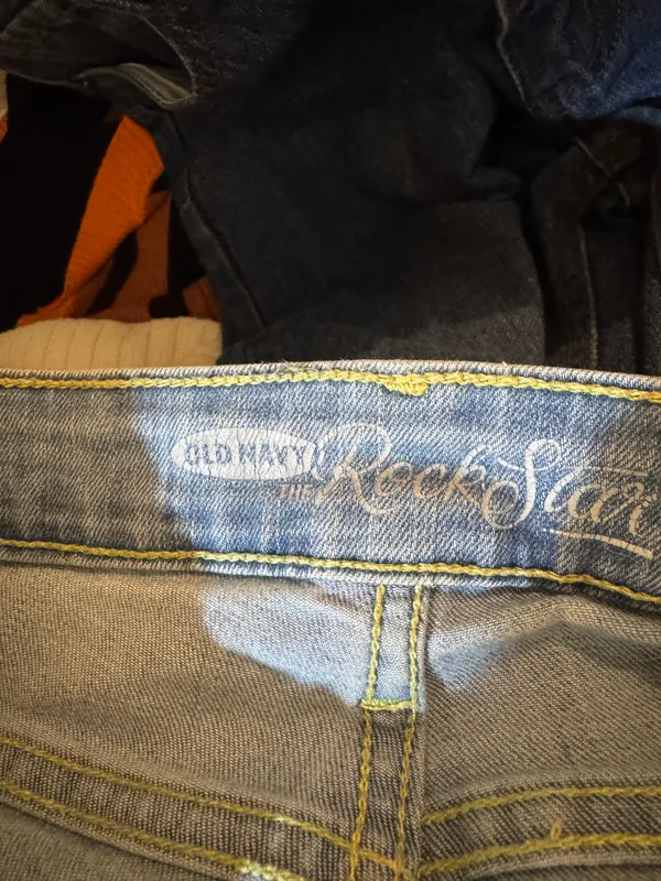 Jean con rotura OLD NAVY