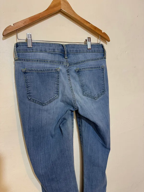 Jean con rotura OLD NAVY