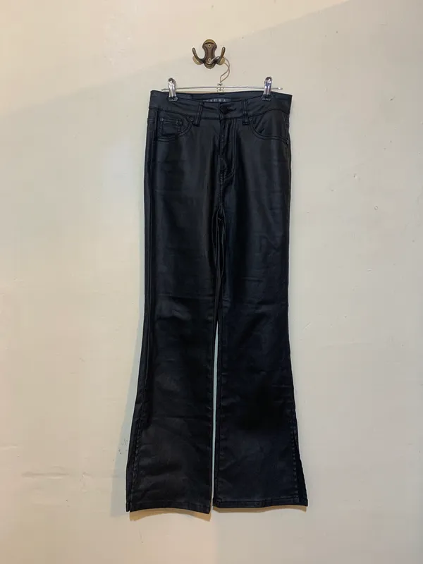 Pantalón eco cuero negro