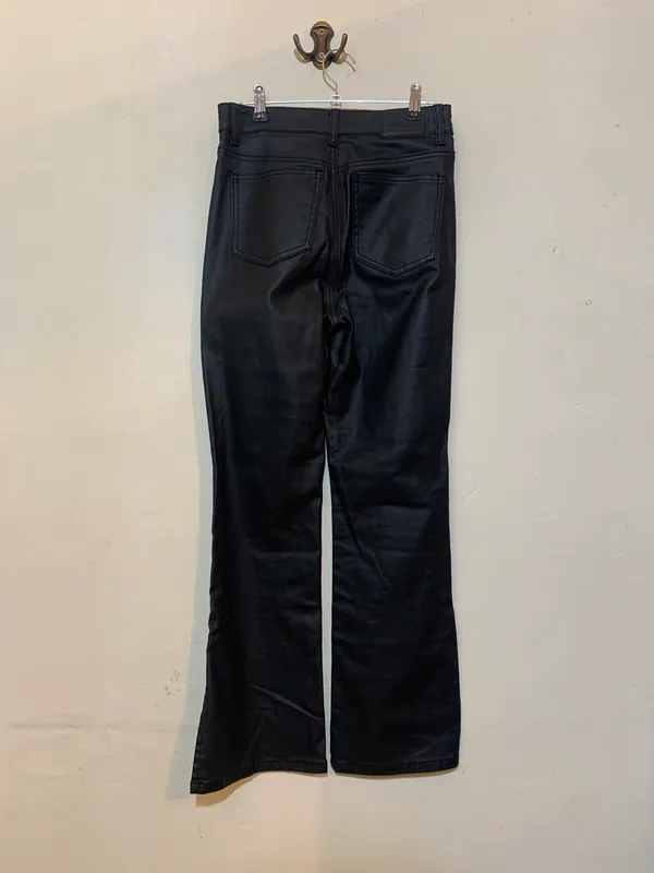 Pantalón eco cuero negro