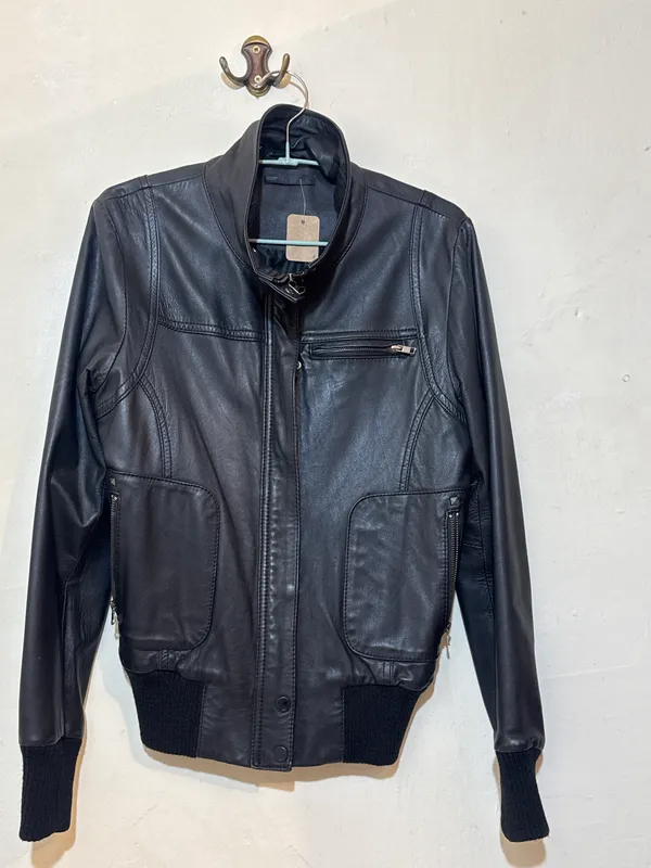 Campera de cuero negra vintage