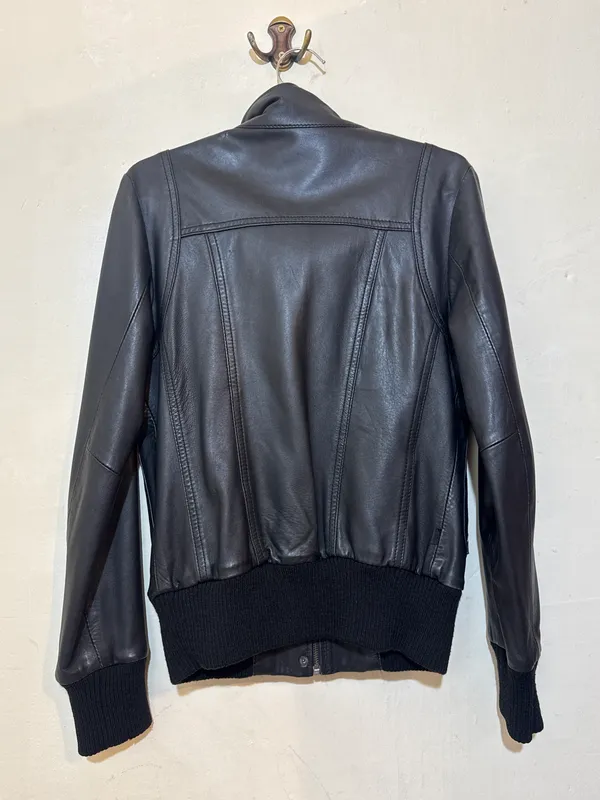 Campera de cuero negra vintage