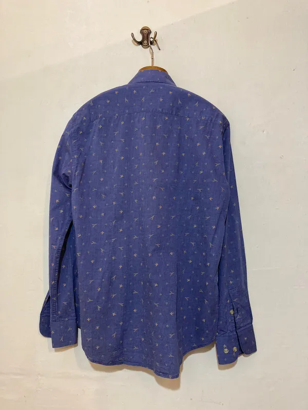 Camisa azul estpamada