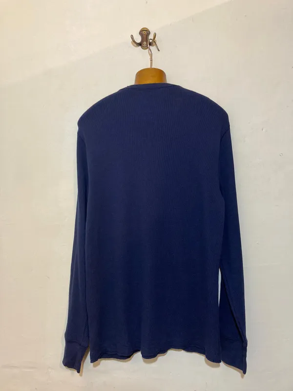 Remera basica azul manga larga