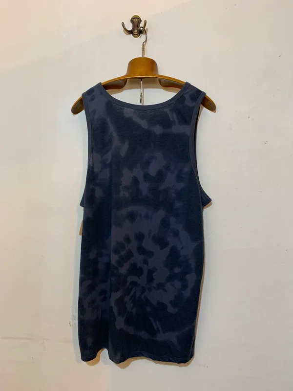 Musculosa gris deportiva