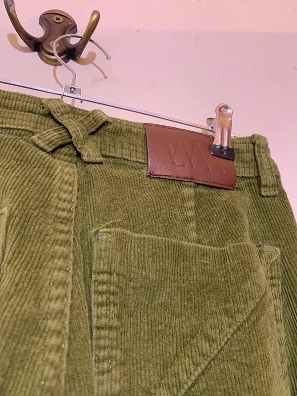 Pantalon de pana verde oliva