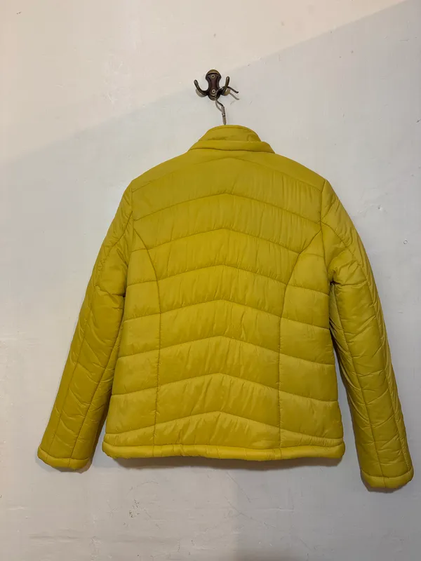 Campera nylon amarilla