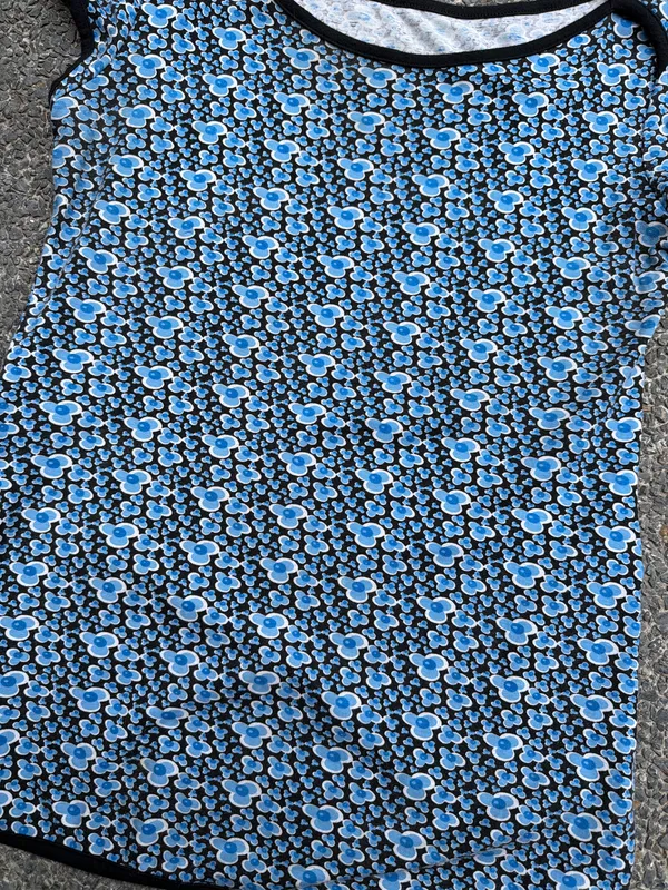 REMERA FLORES