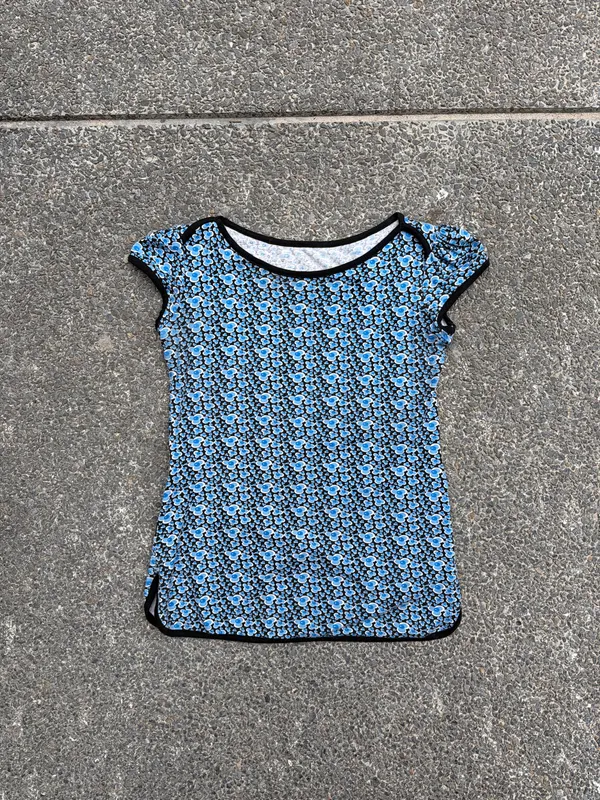 REMERA FLORES
