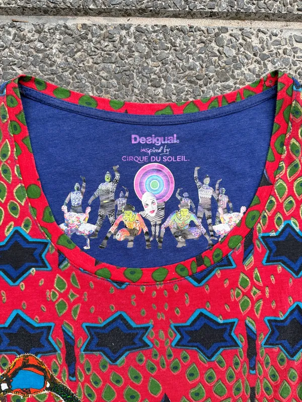 REMERA DESIGUAL x CIRQUE DU SOLEIL