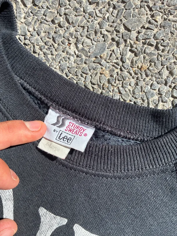 CREWNECK BROKEN CHARACTER 