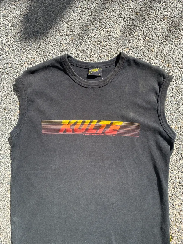 MUSCULOSA NEGRA GRAFICA