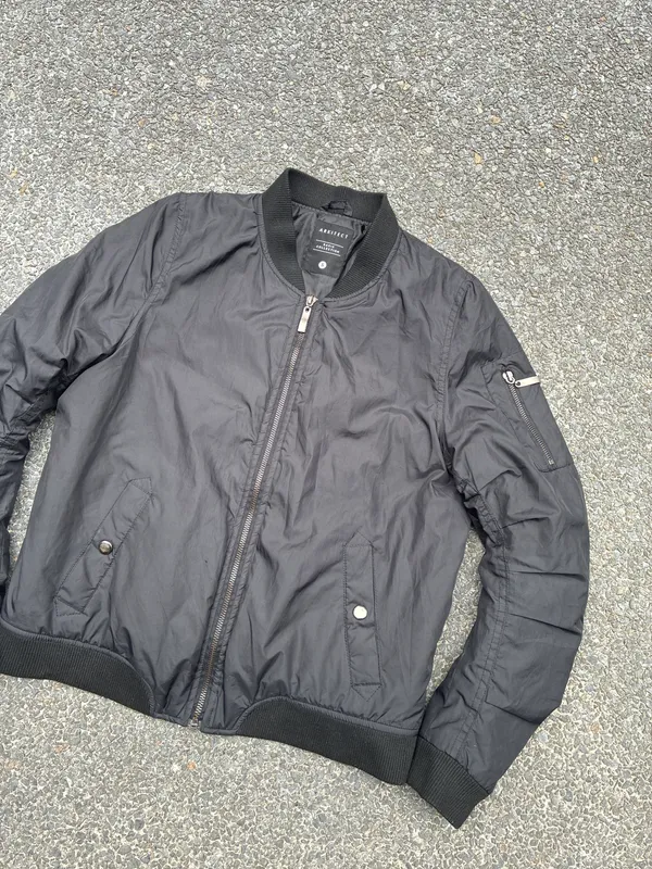 BOMBER NEGRA
