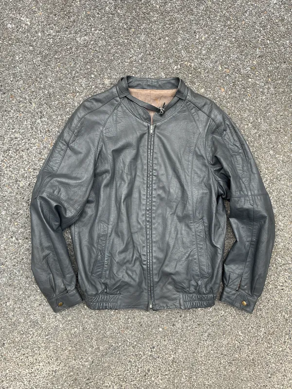CAMPERA DE CUERO NEGRA