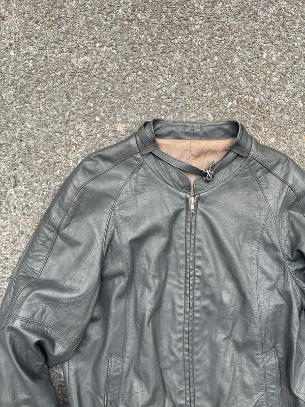 CAMPERA DE CUERO NEGRA