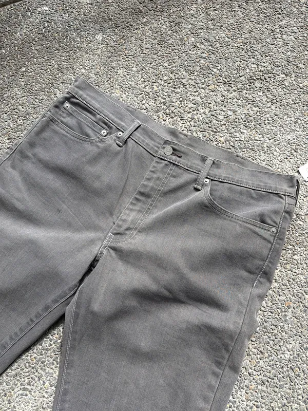 JEAN LEVIS GRIS