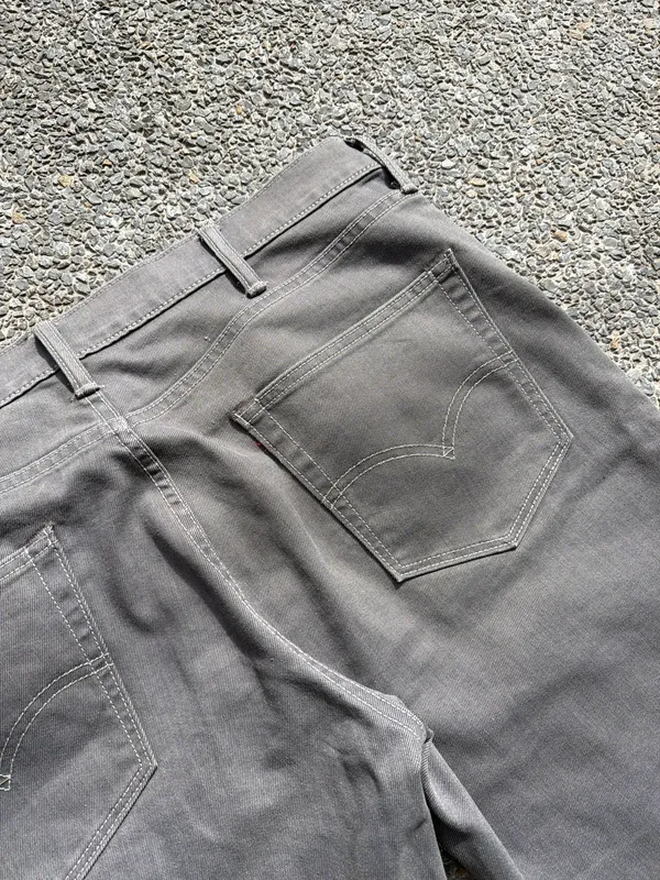 JEAN LEVIS GRIS