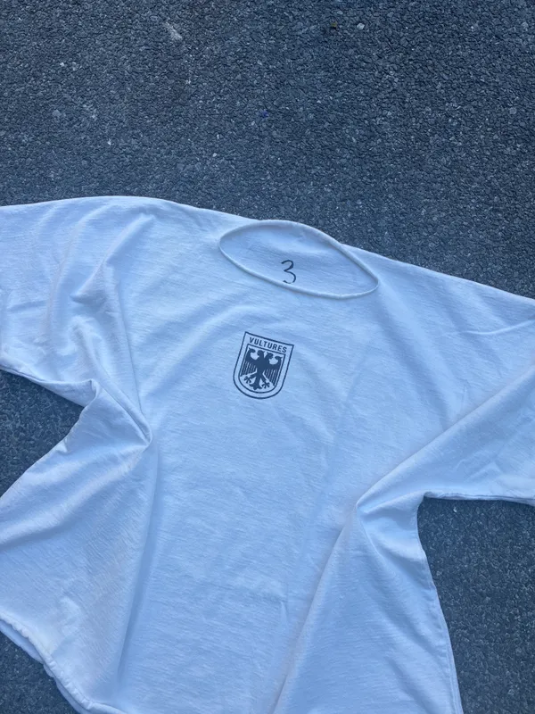 YEEZY VULTURES TEE