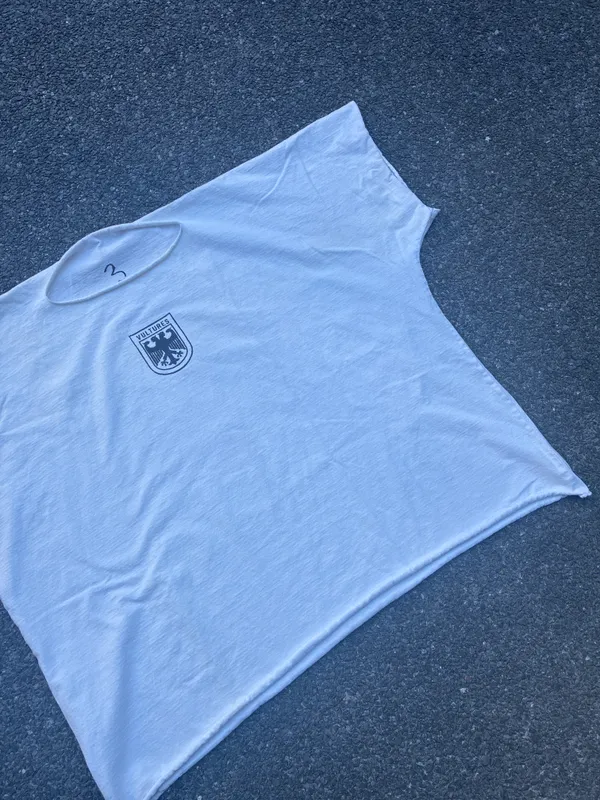 YEEZY VULTURES TEE