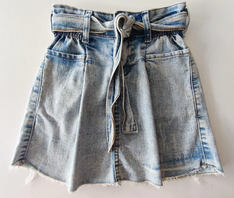 Falda. sky blue. talle: 6.