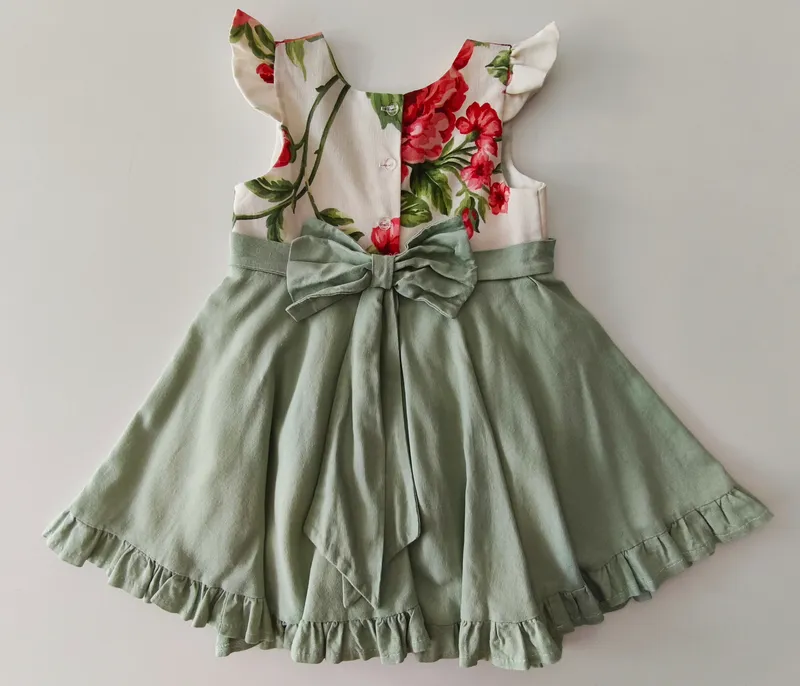 Vestido sin mangas. arazálelé. talle: 4.