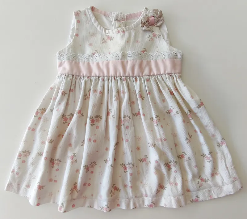 Vestido sin mangas. sepia ropas. talle: 18 meses.