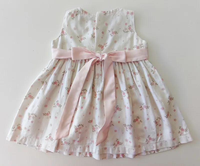 Vestido sin mangas. sepia ropas. talle: 18 meses.