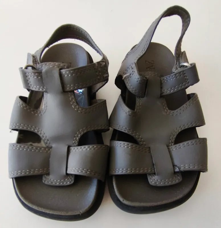 Sandalias. zara. talle: 24