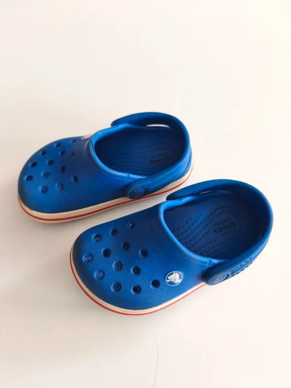 crocs clasicas azules. C5. 