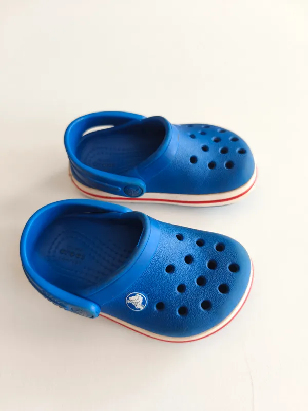crocs clasicas azules. C5. 