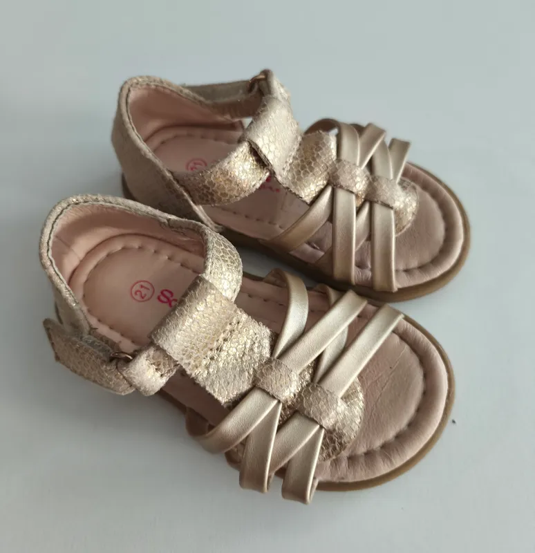 Sandalias. Salomé. Talle: 21. 