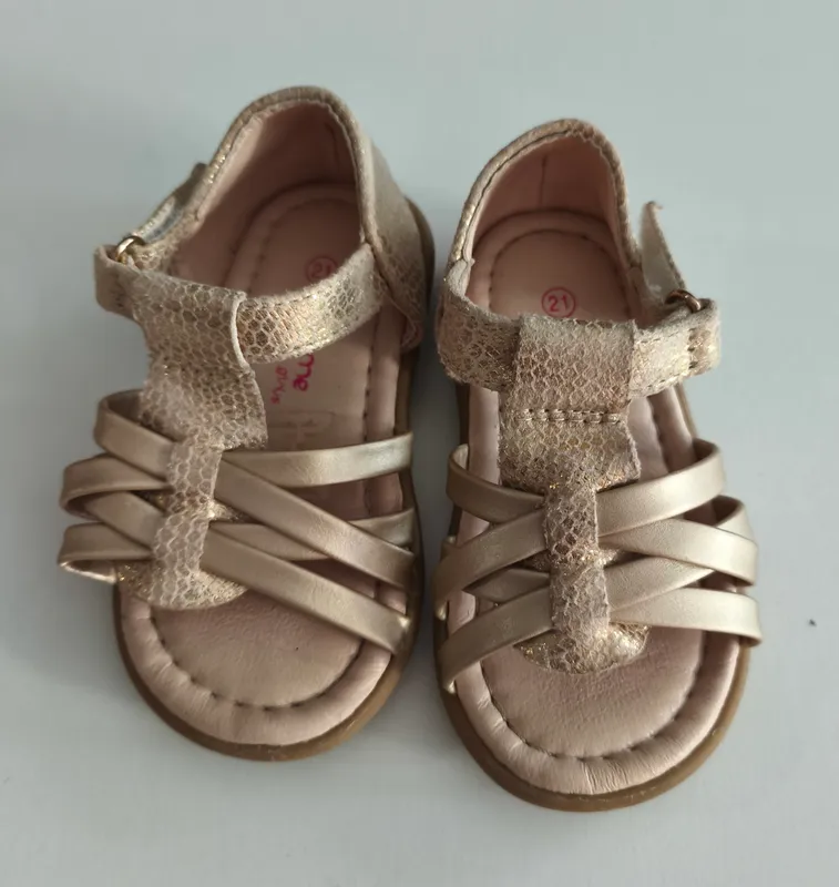Sandalias. Salomé. Talle: 21. 