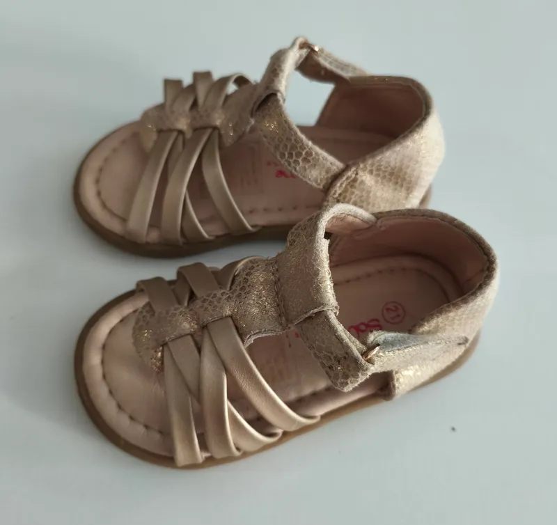 Sandalias. Salomé. Talle: 21. 