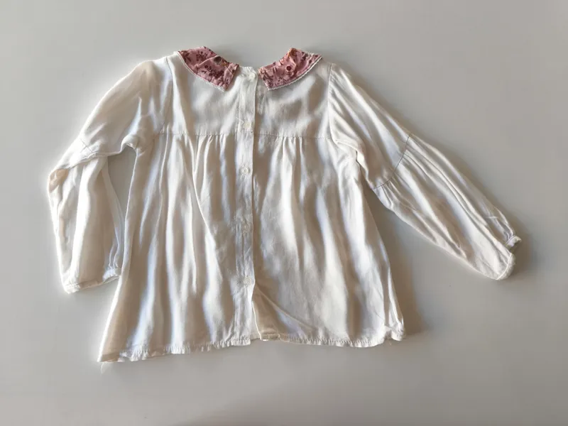 Blusa manga larga blanca. Talle: 6.