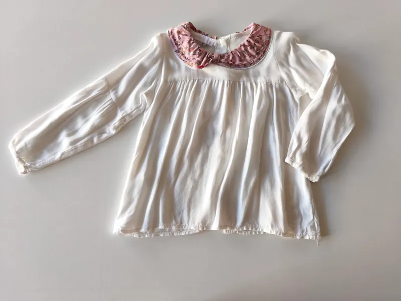 Blusa manga larga blanca. Talle: 6.